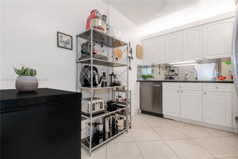 Condominio en venta en Hallandale Beach, Florida, 3 dormitorios, 165.37 m2 № 1969465 - foto 12