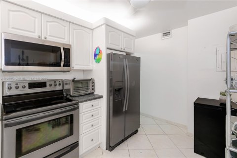 Condominio en venta en Hallandale Beach, Florida, 3 dormitorios, 165.37 m2 № 1969465 - foto 10