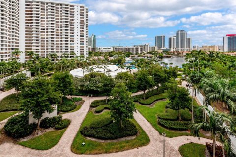 Condominio en venta en Hallandale Beach, Florida, 3 dormitorios, 165.37 m2 № 1969465 - foto 7