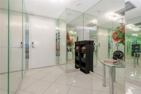 Condominio en venta en Hallandale Beach, Florida, 3 dormitorios, 165.37 m2 № 1969465 - foto 9