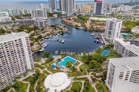 Condominio en venta en Hallandale Beach, Florida, 3 dormitorios, 165.37 m2 № 1969465 - foto 5