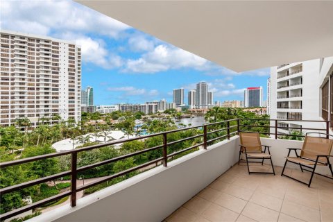 Condominio en venta en Hallandale Beach, Florida, 3 dormitorios, 165.37 m2 № 1969465 - foto 8