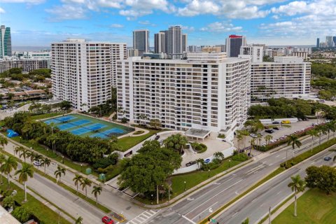 Condominio en venta en Hallandale Beach, Florida, 3 dormitorios, 165.37 m2 № 1969465 - foto 3