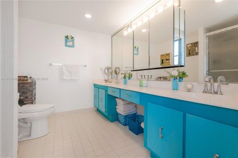 Condominio en venta en Hallandale Beach, Florida, 3 dormitorios, 165.37 m2 № 1969465 - foto 25
