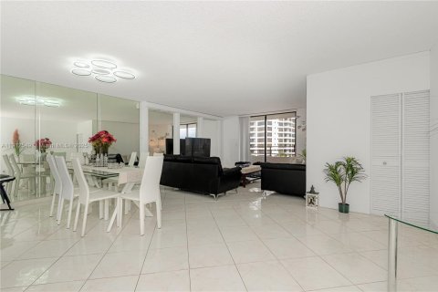 Condominio en venta en Hallandale Beach, Florida, 3 dormitorios, 165.37 m2 № 1969465 - foto 13