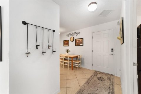 House in The Villages, Florida 2 bedrooms, 111.11 sq.m. № 2152364 - photo 9