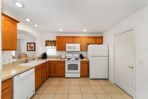 House in The Villages, Florida 2 bedrooms, 111.11 sq.m. № 2152364 - photo 6