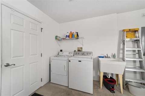 House in The Villages, Florida 2 bedrooms, 111.11 sq.m. № 2152364 - photo 29