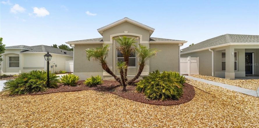 House in The Villages, Florida 2 bedrooms, 111.11 sq.m. № 2152364