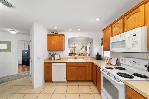 House in The Villages, Florida 2 bedrooms, 111.11 sq.m. № 2152364 - photo 7