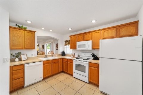 House in The Villages, Florida 2 bedrooms, 111.11 sq.m. № 2152364 - photo 5