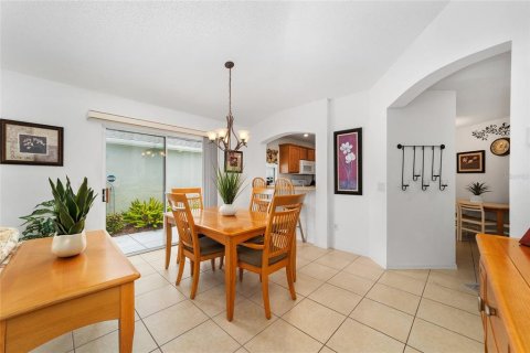 House in The Villages, Florida 2 bedrooms, 111.11 sq.m. № 2152364 - photo 13