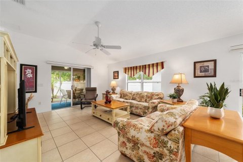 House in The Villages, Florida 2 bedrooms, 111.11 sq.m. № 2152364 - photo 14