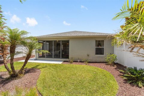 House in The Villages, Florida 2 bedrooms, 111.11 sq.m. № 2152364 - photo 25