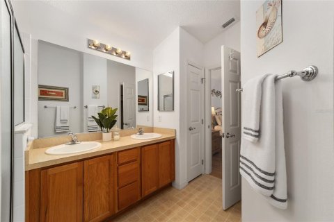 House in The Villages, Florida 2 bedrooms, 111.11 sq.m. № 2152364 - photo 18