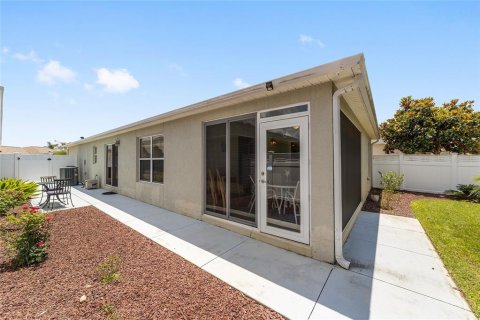 House in The Villages, Florida 2 bedrooms, 111.11 sq.m. № 2152364 - photo 24