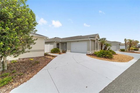 House in The Villages, Florida 2 bedrooms, 111.11 sq.m. № 2152364 - photo 3