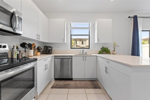 Adosado en venta en Miami Gardens, Florida, 3 dormitorios, 124.86 m2 № 2089543 - foto 18