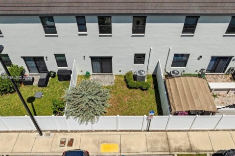 Adosado en venta en Miami Gardens, Florida, 3 dormitorios, 124.86 m2 № 2089543 - foto 24