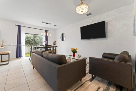 Adosado en venta en Miami Gardens, Florida, 3 dormitorios, 124.86 m2 № 2089543 - foto 11