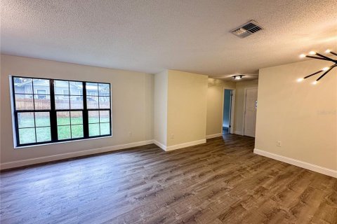 House in Fruitland Park, Florida 3 bedrooms, 147.06 sq.m. № 1899819 - photo 9