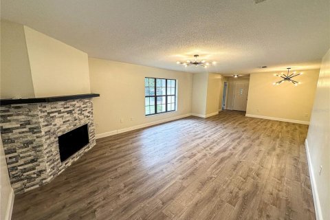 House in Fruitland Park, Florida 3 bedrooms, 147.06 sq.m. № 1899819 - photo 5