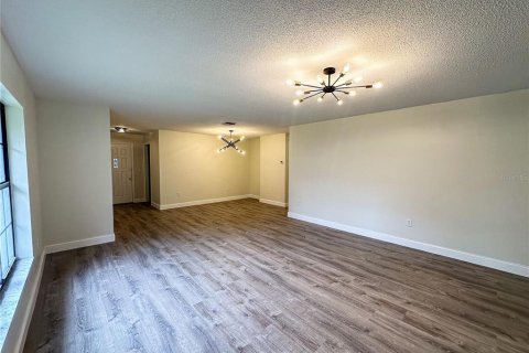 House in Fruitland Park, Florida 3 bedrooms, 147.06 sq.m. № 1899819 - photo 10
