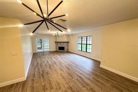 House in Fruitland Park, Florida 3 bedrooms, 147.06 sq.m. № 1899819 - photo 7