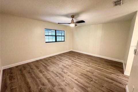 House in Fruitland Park, Florida 3 bedrooms, 147.06 sq.m. № 1899819 - photo 15