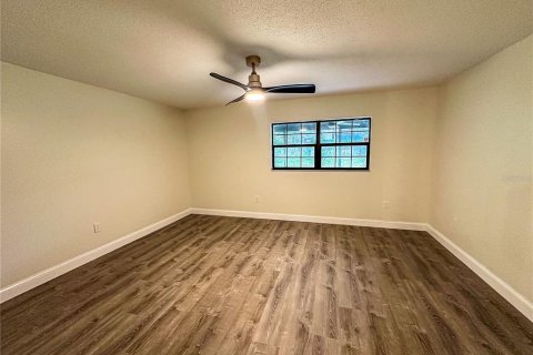House in Fruitland Park, Florida 3 bedrooms, 147.06 sq.m. № 1899819 - photo 24