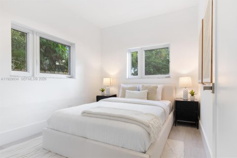 Villa ou maison à vendre à Miami, Floride: 4 chambres, 156.08 m2 № 1998355 - photo 17
