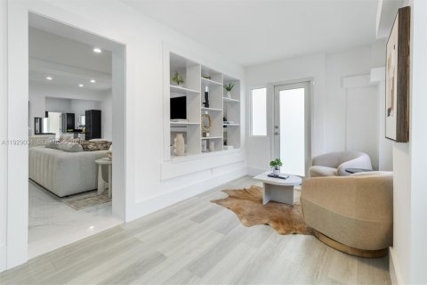 Villa ou maison à vendre à Miami, Floride: 4 chambres, 156.08 m2 № 1998355 - photo 4