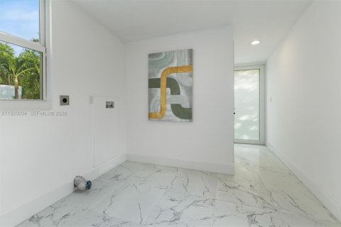 Villa ou maison à vendre à Miami, Floride: 4 chambres, 156.08 m2 № 1998355 - photo 22