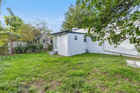 Villa ou maison à vendre à Miami, Floride: 4 chambres, 156.08 m2 № 1998355 - photo 24