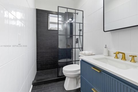 Villa ou maison à vendre à Miami, Floride: 4 chambres, 156.08 m2 № 1998355 - photo 16