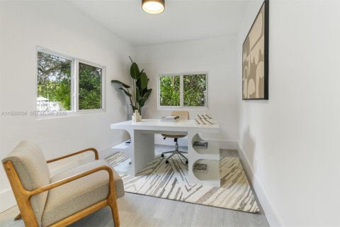 Villa ou maison à vendre à Miami, Floride: 4 chambres, 156.08 m2 № 1998355 - photo 12