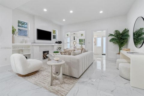 Villa ou maison à Miami, Floride 4 chambres, 156.08 m2 № 1998355