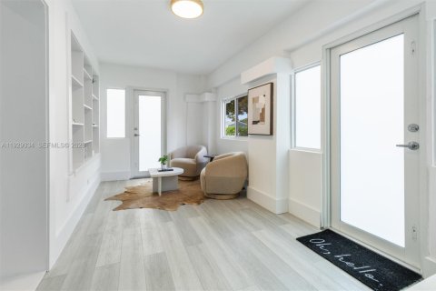 Villa ou maison à vendre à Miami, Floride: 4 chambres, 156.08 m2 № 1998355 - photo 3