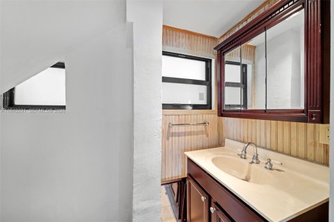 Снять в аренду кондоминиум в Ки-Бискейн, Флорида 2 спальни, 77.76м2, № 1999609 - фото 14