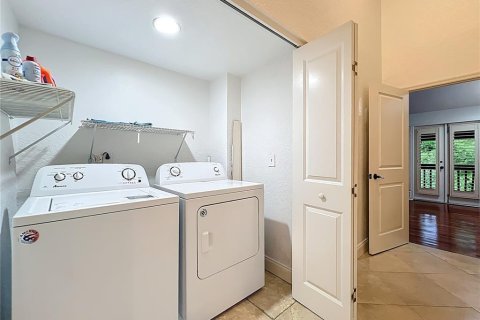 Condo in Orlando, Florida, 2 bedrooms  № 2390816 - photo 25