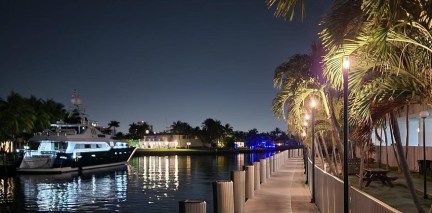 Condominio en Hallandale Beach, Florida, 1 dormitorio  № 1180643