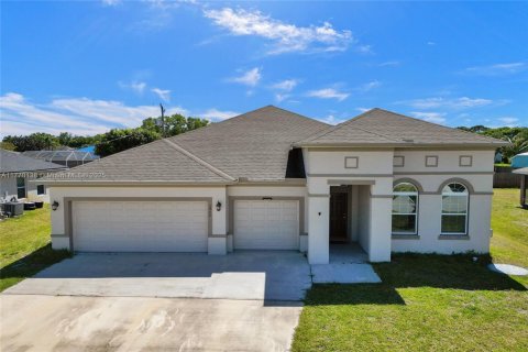 House in Port St. Lucie, Florida 5 bedrooms, 219.34 sq.m. № 1870024 - photo 3