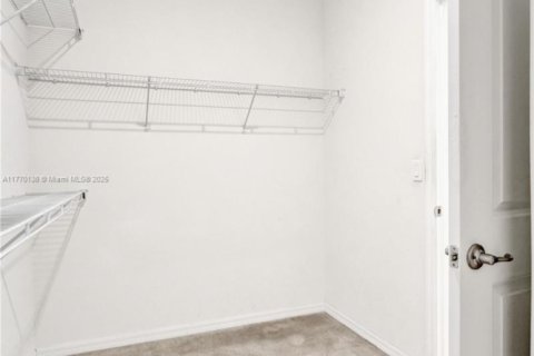 House in Port St. Lucie, Florida 5 bedrooms, 219.34 sq.m. № 1870024 - photo 30