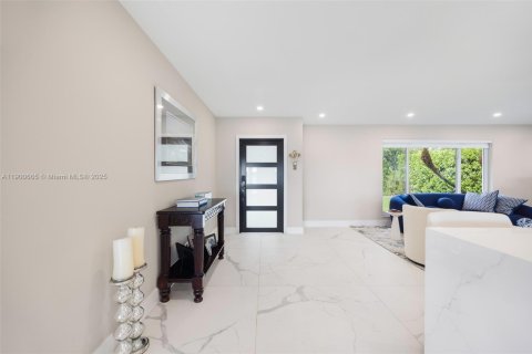 Casa en venta en Miami, Florida, 4 dormitorios, 204.94 m2 № 2081700 - foto 7
