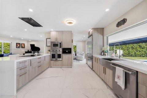 Casa en venta en Miami, Florida, 4 dormitorios, 204.94 m2 № 2081700 - foto 14