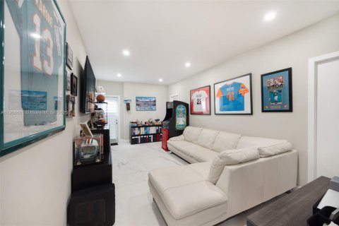 Casa en venta en Miami, Florida, 4 dormitorios, 204.94 m2 № 2081700 - foto 23