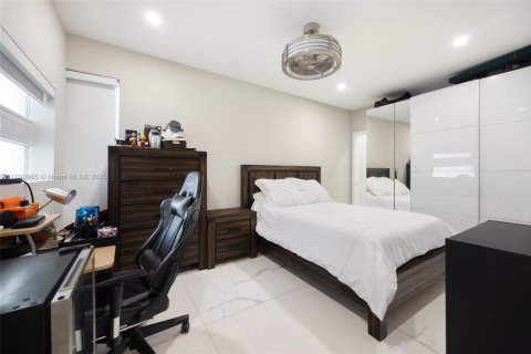 Casa en venta en Miami, Florida, 4 dormitorios, 204.94 m2 № 2081700 - foto 22