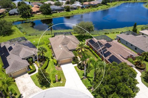 House in Bradenton, Florida 3 bedrooms, 190.54 sq.m. № 1813547 - photo 1