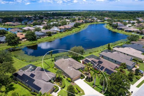 House in Bradenton, Florida 3 bedrooms, 190.54 sq.m. № 1813547 - photo 2