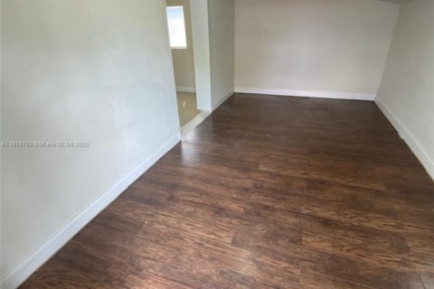 House in Pompano Beach, Florida 3 bedrooms, 112.41 sq.m. № 1780070 - photo 15